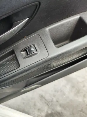 Foto de MANDO ELEVALUNAS DELANTERO DERECHO FIAT GRANDE PUNTO (199) 1.4  (95 CV / 70 KW)