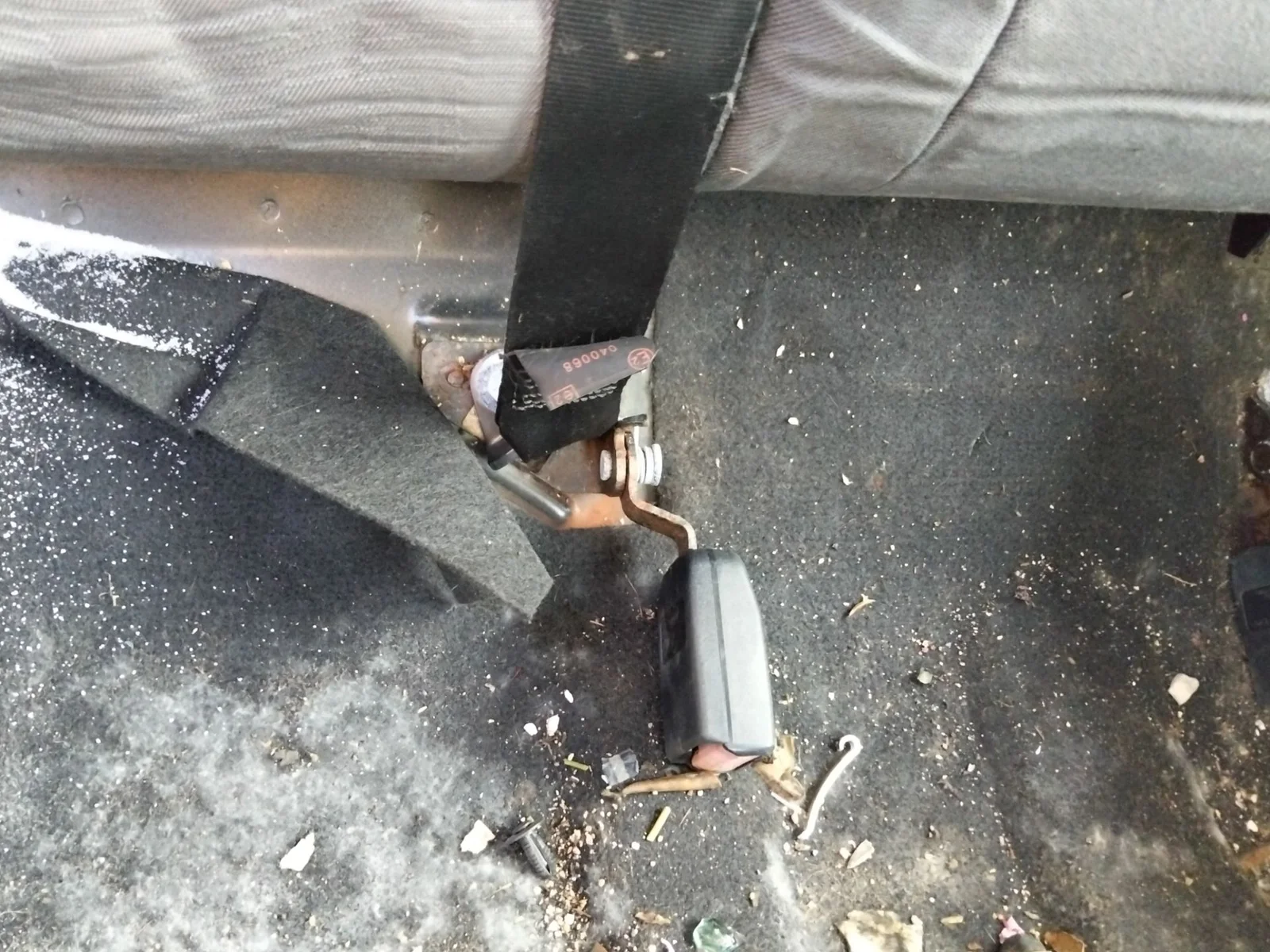 Foto de ENGANCHE CINTURON TRASERO DERECHO PEUGEOT 407 1.6 HDi FAP CAT (9HZ / DV6TED4) (109 CV / 80 KW)