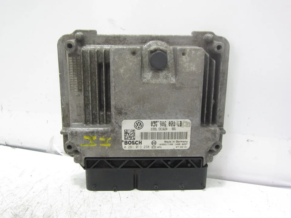Foto de CENTRALITA MOTOR UCE SKODA OCTAVIA BERLINA (1U2) referencia 03G906021LB