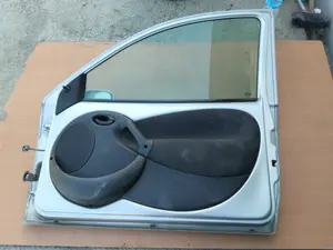 Foto de PUERTA DELANTERA DERECHA FORD KA (CCQ) 1.3 CAT (69 CV / 51 KW) foto 2