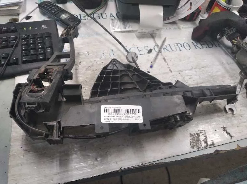 Foto de CERRADURA PUERTA TRASERA DERECHA FORD C-MAX (CB3)(2007) 1.6 TDCi CAT (109 CV / 80 KW) referencia 3M5AR21812