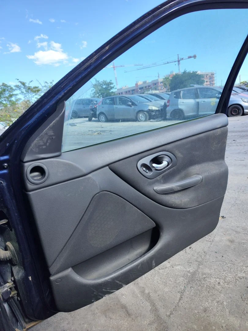 Foto de GUARNECIDO PUERTA DELANTERA DERECHA FORD MONDEO BERLINA (GD) 1.8 Turbodiesel CAT (90 CV / 66 KW) referencia 1085728