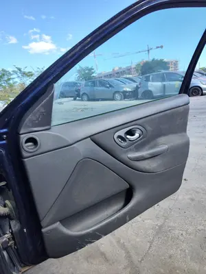 Foto de GUARNECIDO PUERTA DELANTERA DERECHA FORD MONDEO BERLINA (GD) 1.8 Turbodiesel CAT (90 CV / 66 KW) referencia 1085728