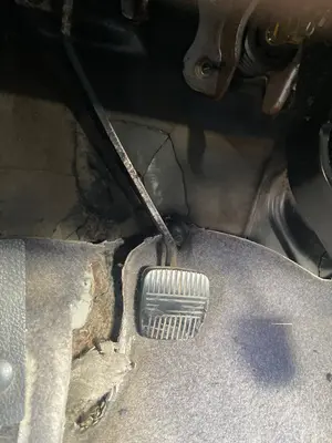 Foto de PEDAL EMBRAGUE NISSAN ALMERA (N15) 2.0 Diesel (75 CV / 55 KW)