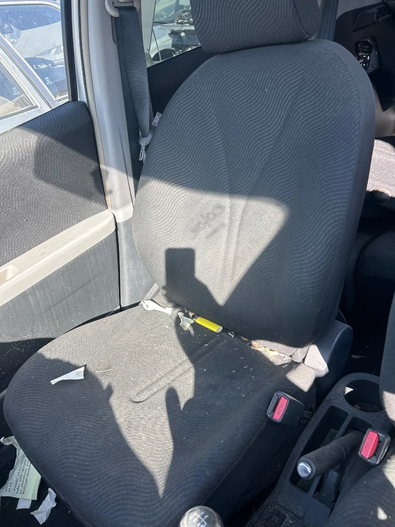 Foto de ASIENTO DELANTERO IZQUIERDO TOYOTA YARIS (KSP9/SCP9/NLP9) 1.3 16V CAT (101 CV / 74 KW) referencia 712000DL11B0