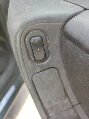 Foto de MANDO ELEVALUNAS DELANTERO DERECHO OPEL ZAFIRA A 2.0 DTI (101 CV / 74 KW)
