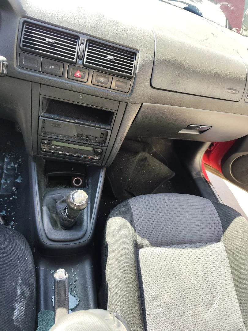 Foto de CONSOLA CENTRAL VOLKSWAGEN GOLF IV BERLINA (1J1)(10.1997) 1.9 TDI (90 CV / 66 KW)