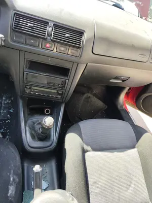 Foto de CONSOLA CENTRAL VOLKSWAGEN GOLF IV BERLINA (1J1)(10.1997) 1.9 TDI (90 CV / 66 KW)