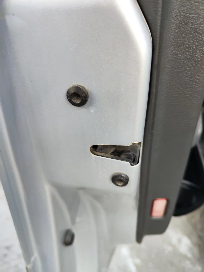 Foto de CERRADURA PUERTA DELANTERA IZQUIERDA AUDI A6 BERLINA (4B2) 2.5 V6 24V TDI (150 CV / 110 KW)