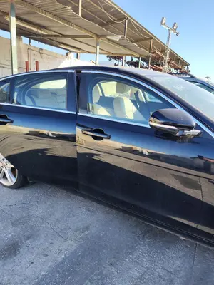 Foto de PUERTA DELANTERA DERECHA JAGUAR XE 2.0  Turbo CAT (200 CV / 147 KW)