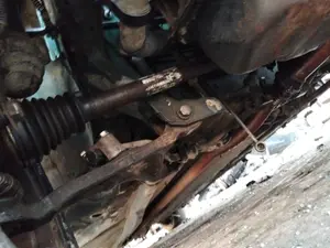 Foto de BRAZO SUSPENSION DELANTERO DERECHO PEUGEOT 106 (S2) 1.1  (60 CV / 44 KW)