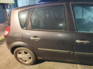 Foto de PUERTA TRASERA IZQUIERDA RENAULT SCENIC II (JM) 1.9 dCi Diesel (120 CV / 88 KW) referencia 7751475408
