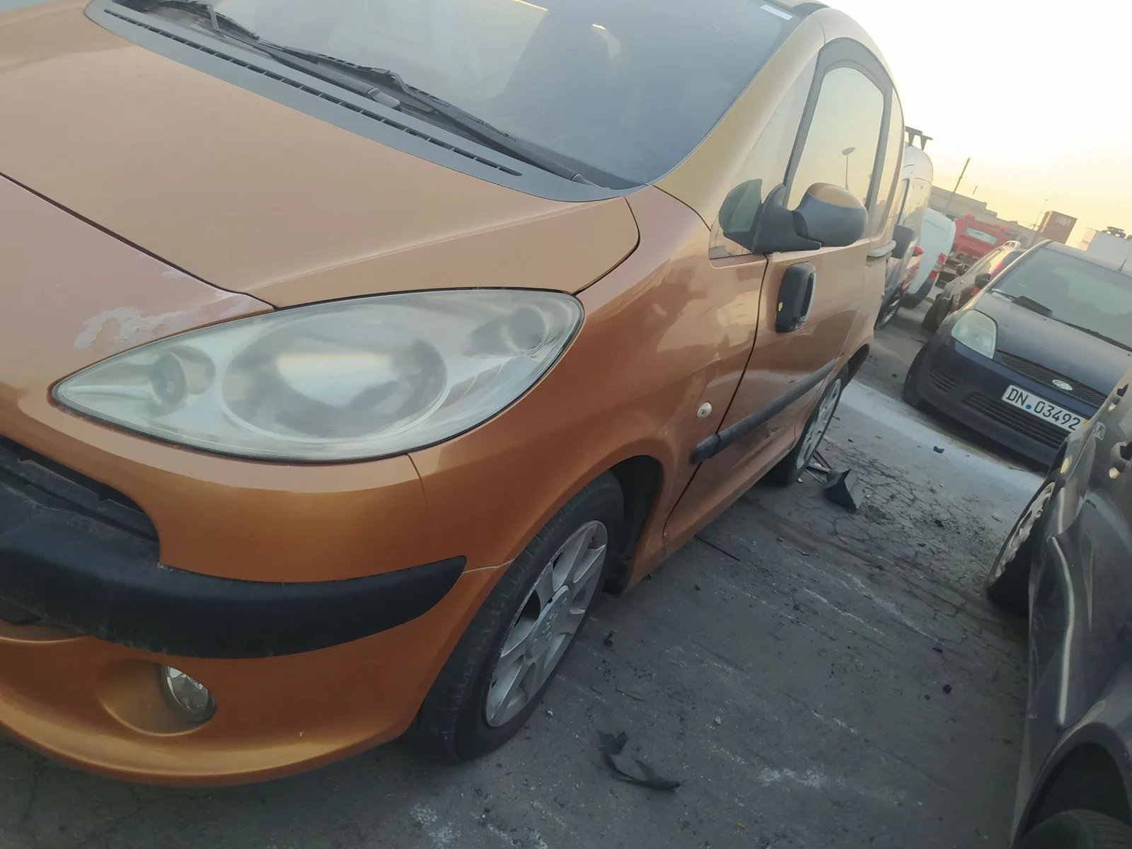 Foto de FARO ANTINIEBLA IZQUIERDO PEUGEOT 1007 1.4 HDi (68 CV / 50 KW)