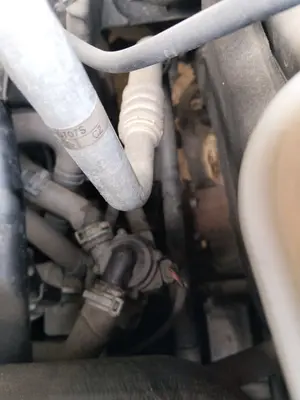 Foto de TUBOS AIRE ACONDICIONADO AUDI A4 BERLINA (8K2) 2.0 16V TDI (143 CV / 105 KW) referencia 8K0260707S foto 4