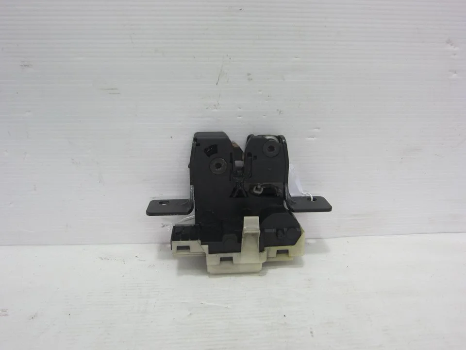 Foto de CERRADURA MALETERO / PORTON RENAULT MEGANE II BERLINA 5P referencia 8200076240