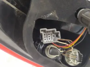 Foto de PILOTO TRASERO DERECHO FORD FIESTA (CNN) 1.0 EcoBoost CAT (101 CV / 74 KW) referencia C1BB13404A foto 2