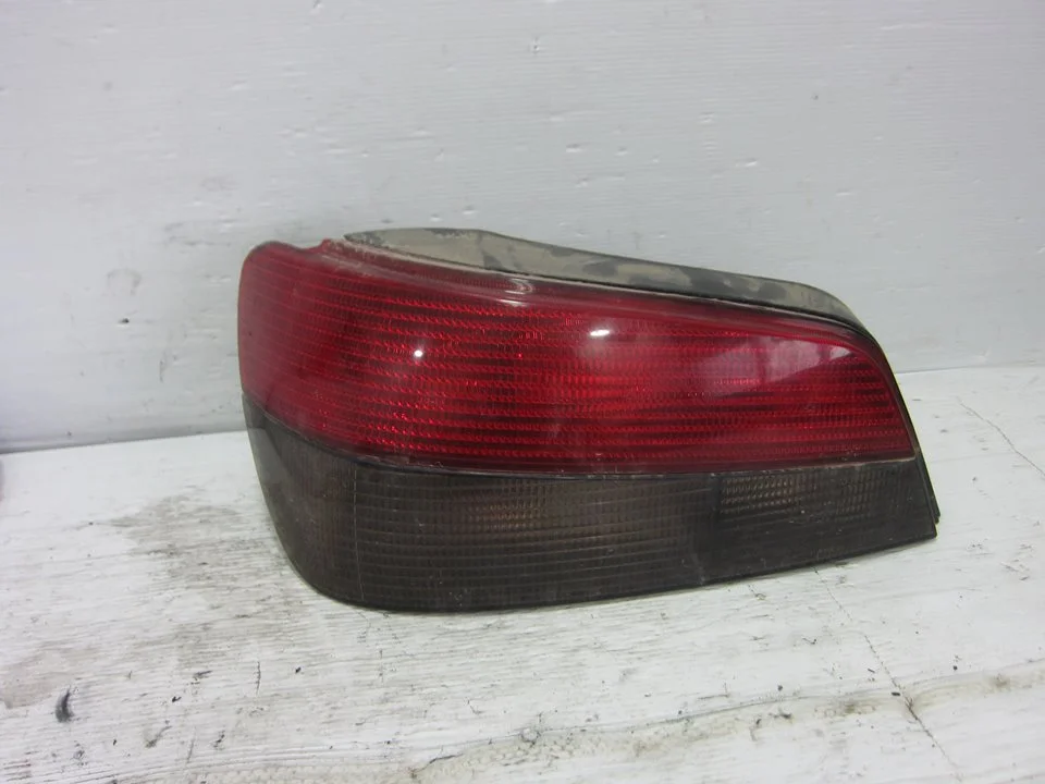 Foto de PILOTO TRASERO IZQUIERDO PEUGEOT 306 3/5 PT. / 4 PT. (S2) referencia 2321G1