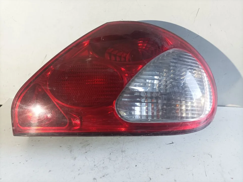 Foto de PILOTO TRASERO DERECHO JAGUAR X-TYPE 2.0 Diesel CAT (131 CV / 96 KW) referencia 89021772