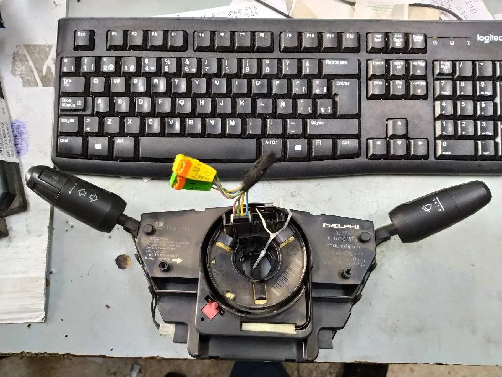 Foto de MANDO MULTIFUNCION OPEL CORSA C 1.7 16V DI CAT (Y 17 DTL / LK8) (65 CV / 48 KW) referencia 0707181578