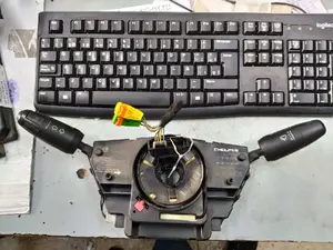 Foto de MANDO MULTIFUNCION OPEL CORSA C 1.7 16V DI CAT (Y 17 DTL / LK8) (65 CV / 48 KW) referencia 0707181578