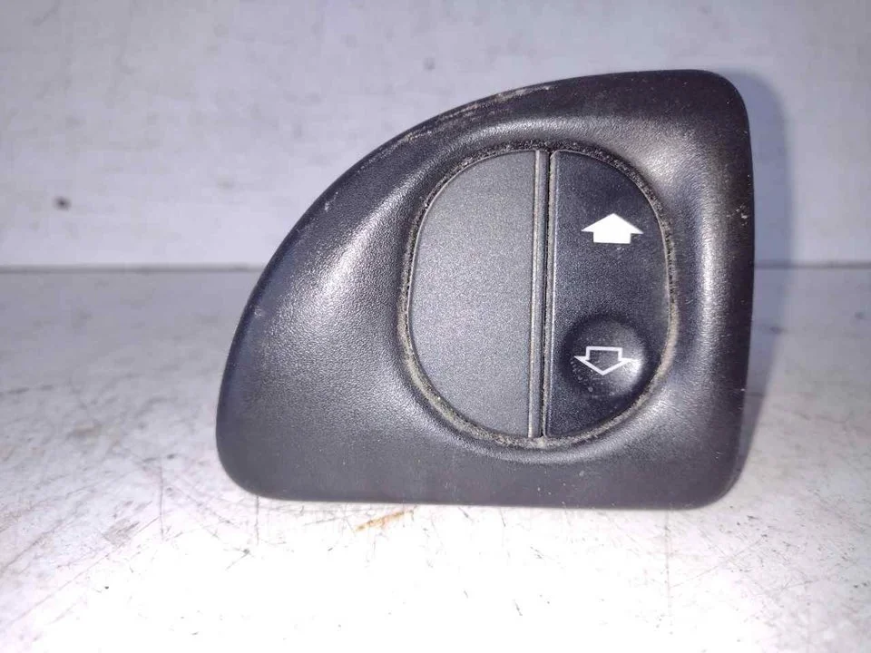 Foto de MANDO ELEVALUNAS DELANTERO DERECHO FORD TRANSIT CONNECT (TC7) 1.8 TDCi CAT (90 CV / 66 KW) referencia 42936
