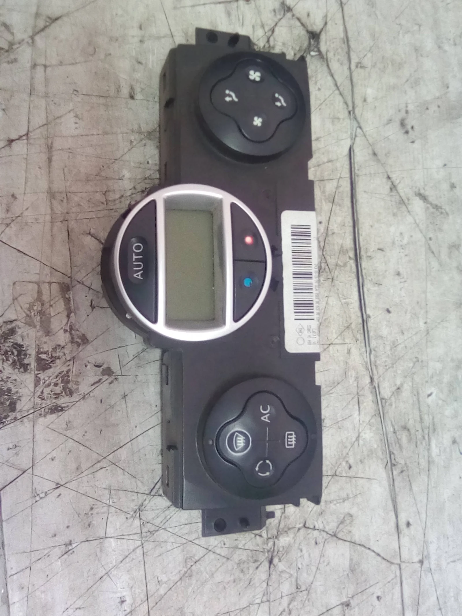 Foto de MANDO CLIMATIZADOR RENAULT MEGANE II GRANDTOUR 1.9 dCi Diesel FAP (131 CV / 96 KW) referencia 8200413906