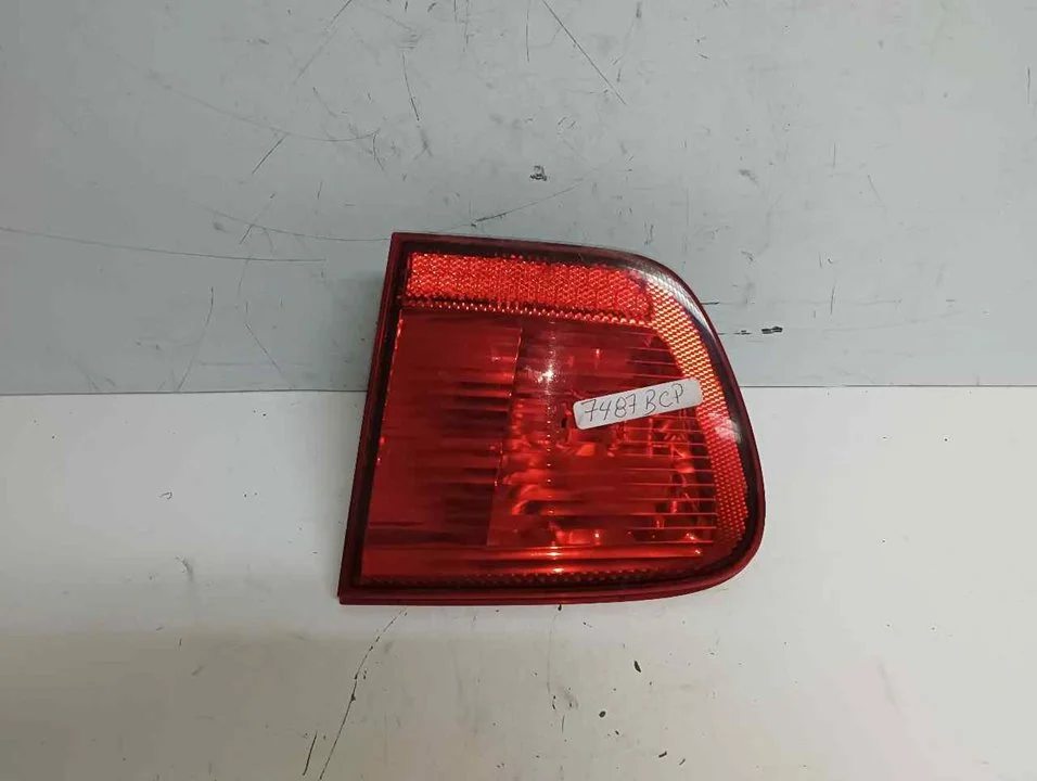 Foto de PILOTO TRASERO DERECHO INTERIOR SEAT IBIZA (6K1) 1.6 (101 CV / 74 KW) referencia 00898