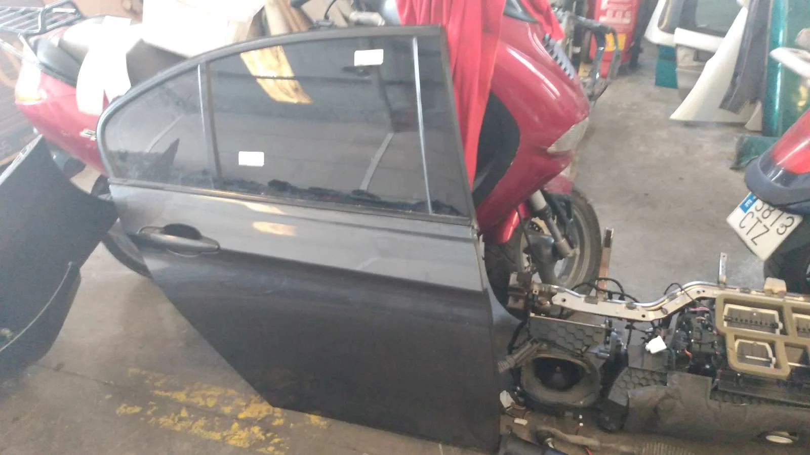 Foto de PUERTA TRASERA DERECHA BMW SERIE 3 BERLINA (F30N) 3.0 Turbodiesel (313 CV / 230 KW) referencia 41007298514