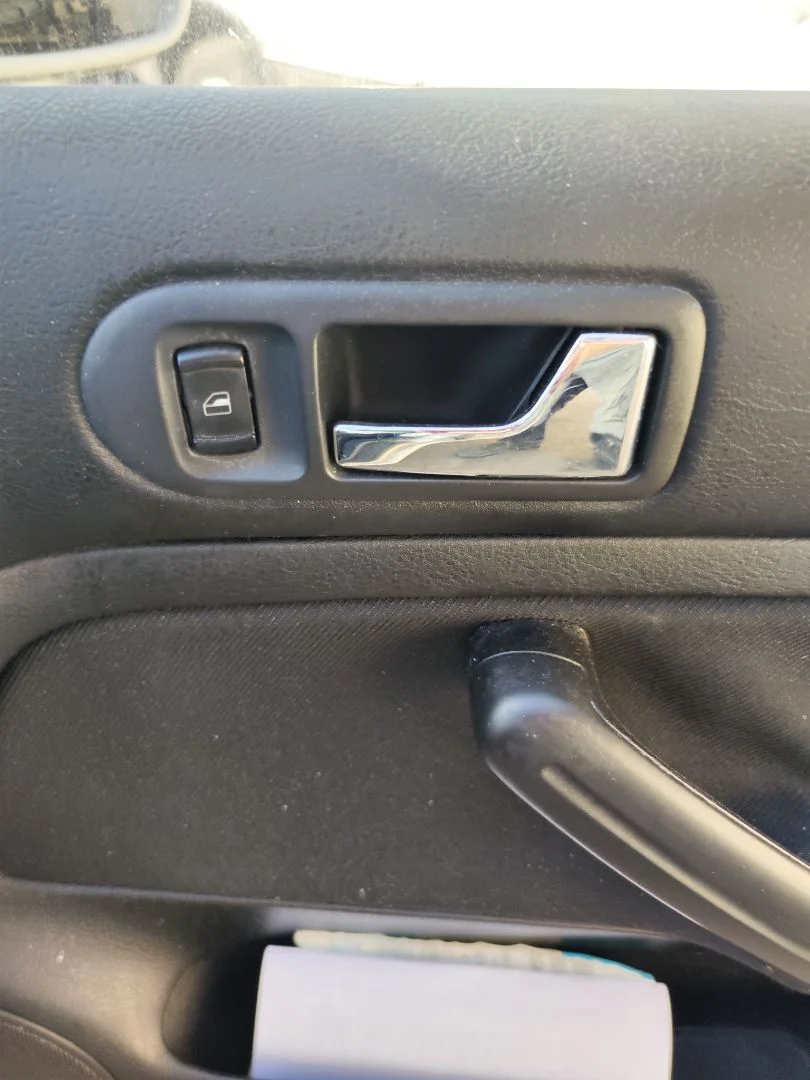 Foto de MANETA INTERIOR DELANTERA DERECHA VOLKSWAGEN GOLF IV BERLINA (1J1)(10.1997) 2.0 (116 CV / 85 KW)