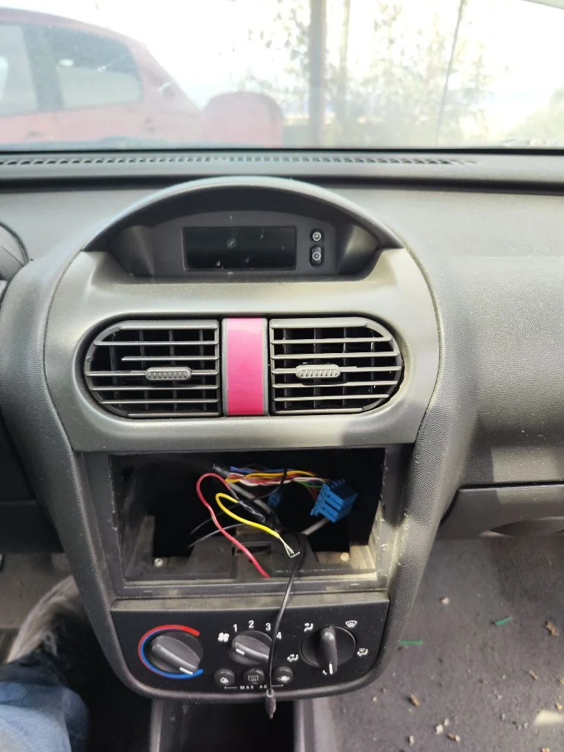 Foto de CONSOLA CENTRAL OPEL CORSA C 1.2 16V CAT (Z 12 XE / LW4) (75 CV / 55 KW)