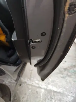 Foto de CERRADURA PUERTA TRASERA DERECHA CHEVROLET CRUZE 2.0 Diesel CAT (163 CV / 120 KW) referencia 13579557