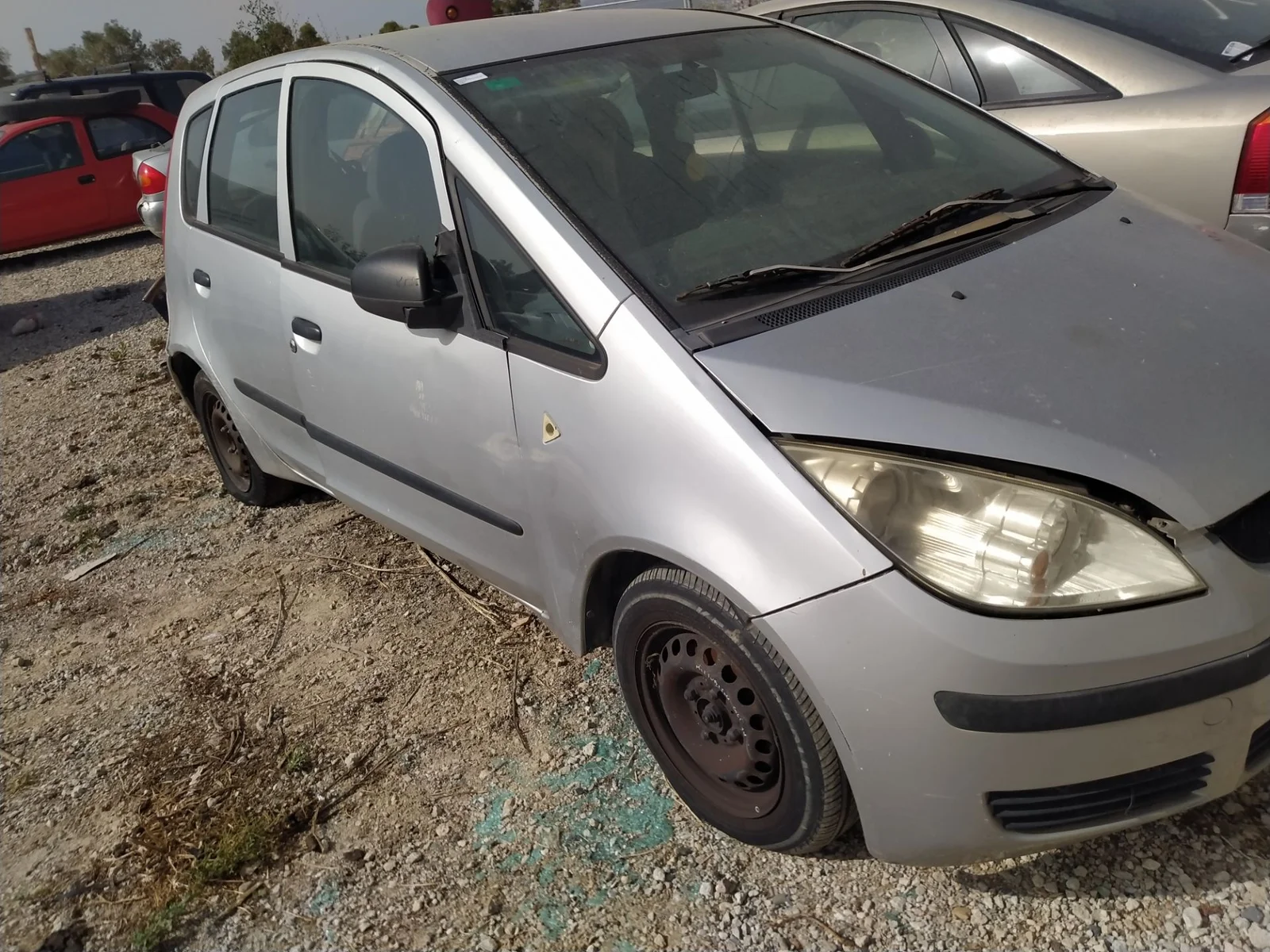 Foto de REFUERZO PARAGOLPES DELANTERO MITSUBISHI COLT CZ3 BERL. 5 (Z30A) 1.1 CAT (75 CV / 55 KW)