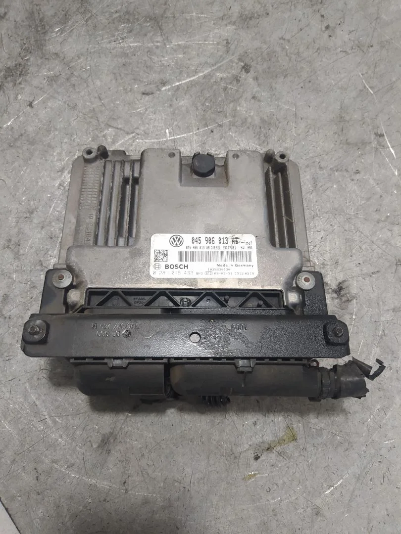 Foto de CENTRALITA MOTOR UCE SEAT IBIZA BERLINA (6J5) 1.4 TDI (80 CV / 59 KW) referencia 045906013AB