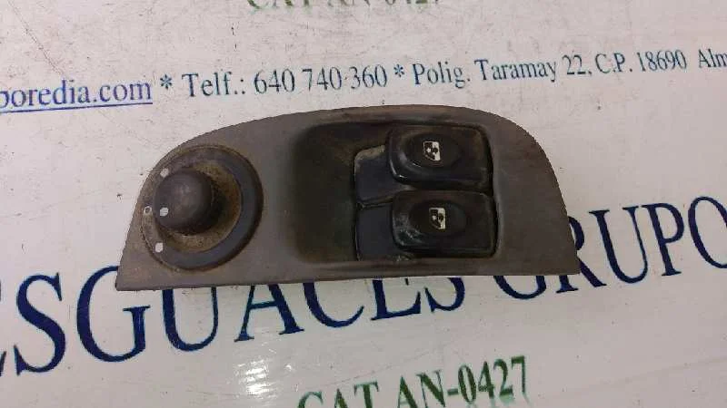 Foto de MANDO ELEVALUNAS DELANTERO IZQUIERDO RENAULT MEGANE I FASE 2 BERLINA (BA0) referencia 7700847433
