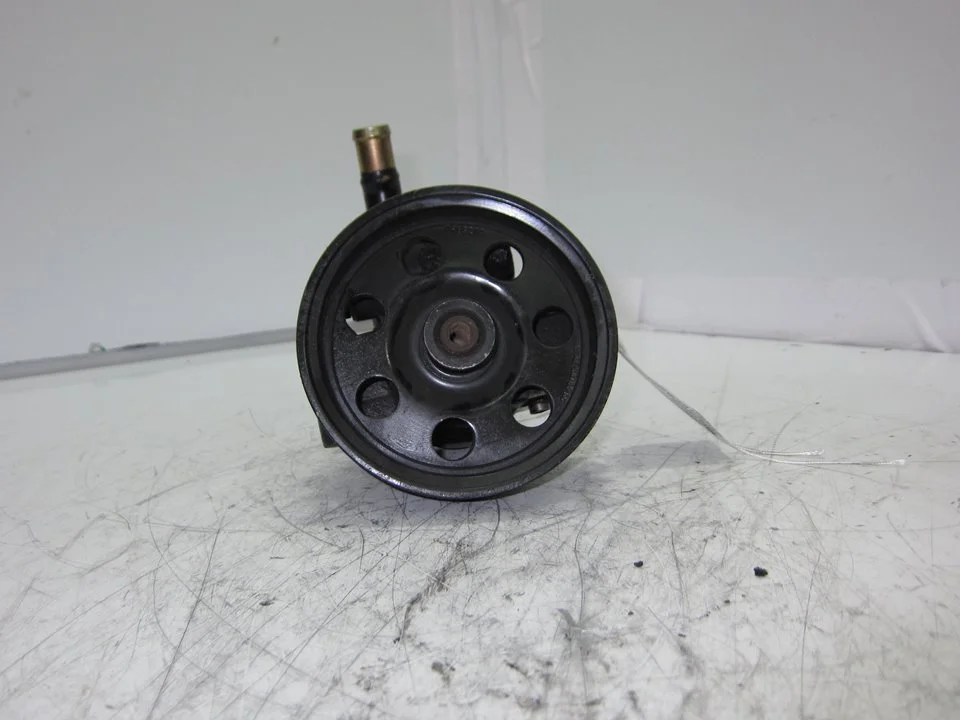 Foto de BOMBA DIRECCION FORD FOCUS BERLINA (CAK) referencia XS4E3A733AC