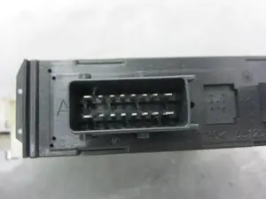 Foto de MOTOR ELEVALUNAS DELANTERO IZQUIERDO CITROEN C5 BERLINA 2.0 HDi (109 CV / 80 KW) referencia 9632531880 foto 3