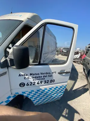 Foto de PUERTA DELANTERA IZQUIERDA VOLKSWAGEN LT FURGÓN/COMBI 2.5 TDI (109 CV / 80 KW) referencia 2D0831055D