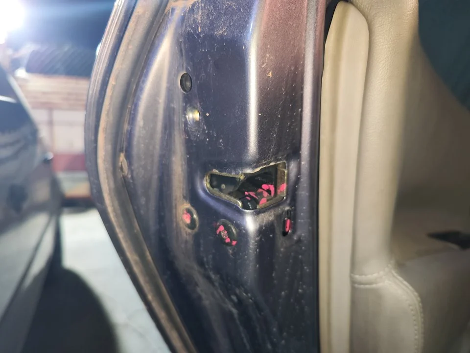 Foto de CERRADURA PUERTA TRASERA IZQUIERDA RENAULT SCENIC II (JM) 1.9 dCi Diesel (120 CV / 88 KW) referencia 8200119332