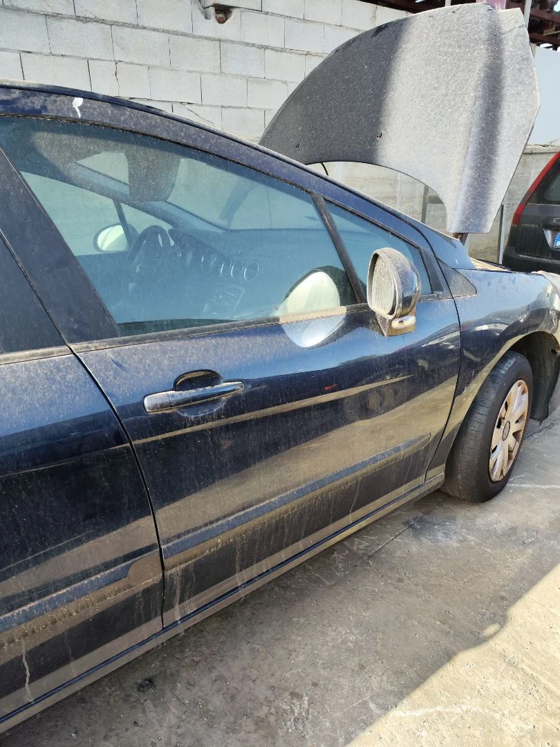 Foto de PUERTA DELANTERA DERECHA PEUGEOT 308 1.6 16V (120 CV / 88 KW) referencia 9004Z4