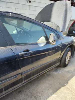 Foto de PUERTA DELANTERA DERECHA PEUGEOT 308 1.6 16V (120 CV / 88 KW) referencia 9004Z4