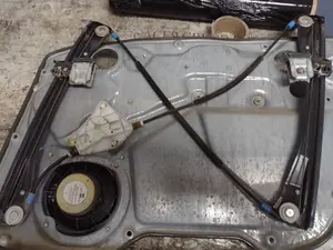 Foto de ELEVALUNAS DELANTERO IZQUIERDO SEAT IBIZA (6L1) referencia 6L4837755 foto 3