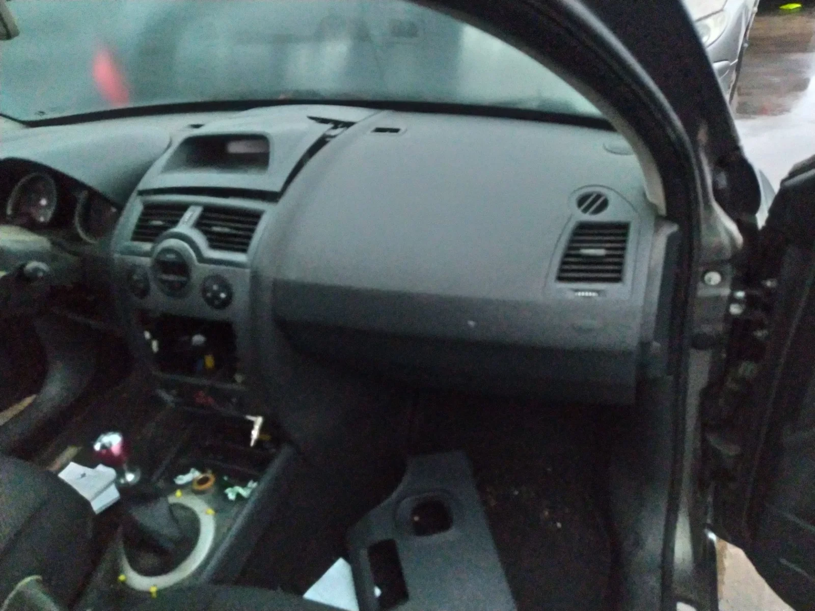 Foto de GUANTERA RENAULT MEGANE II CLASSIC BERLINA 1.6 16V (113 CV / 83 KW)