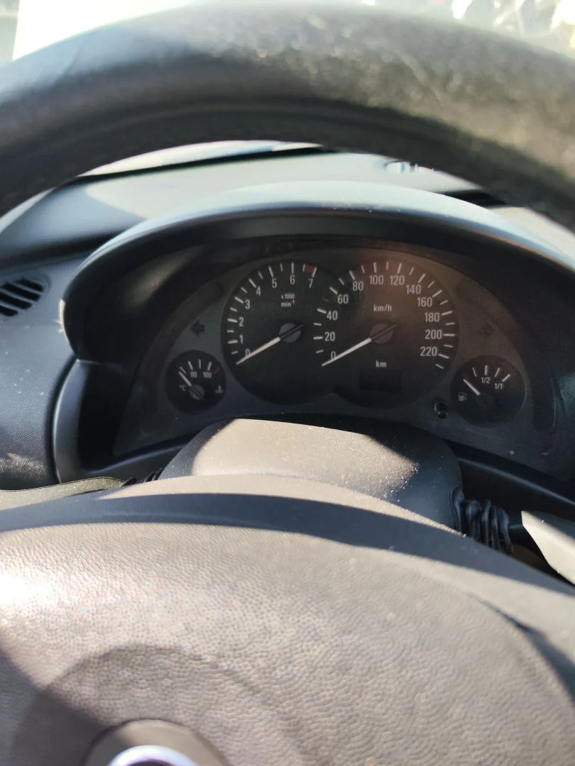 Foto de CUADRO INSTRUMENTOS OPEL CORSA C 1.2 16V CAT (Z 12 XEP / LB4) (80 CV / 59 KW)