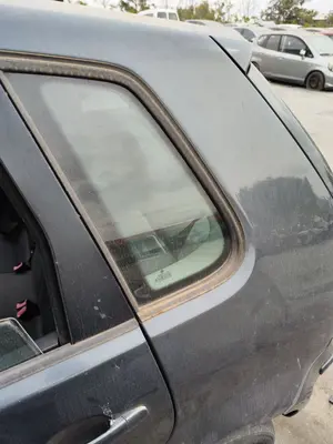 Foto de LUNA CUSTODIA TRASERA IZQUIERDA VOLKSWAGEN POLO IV (9N1) 1.4 16V (75 CV / 55 KW)