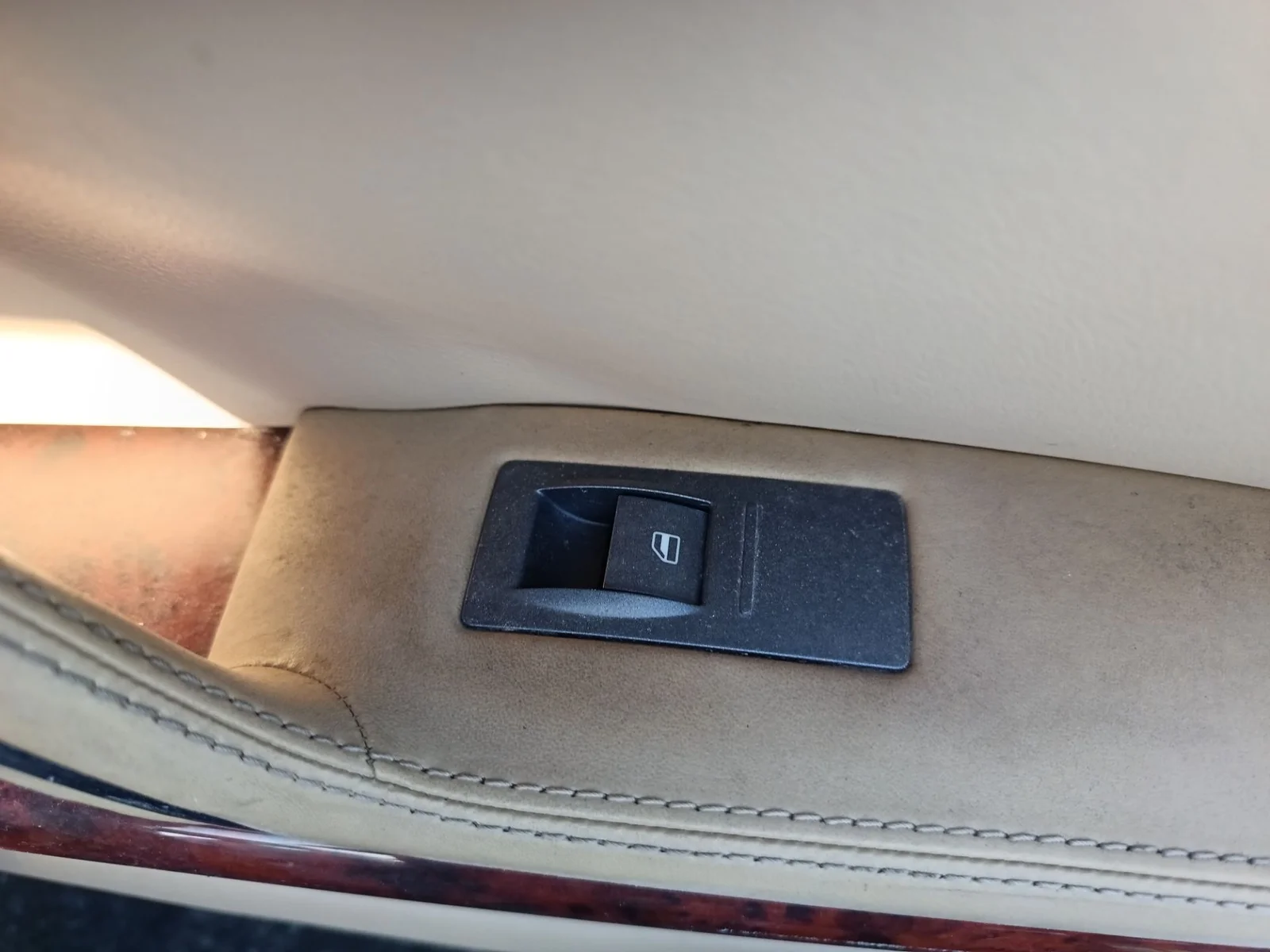 Foto de MANDO ELEVALUNAS TRASERO DERECHO VOLKSWAGEN PHAETON (3D2/3D8) 6.0 W12 48V CAT (BAN) (420 CV / 309 KW)