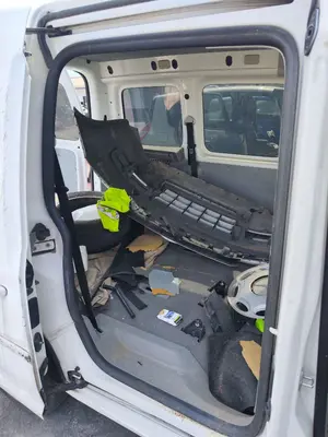Foto de GOMAS CONTORNO PUERTA VOLKSWAGEN CADDY (2K)(02.2004) 1.9 TDI (BSU) (75 CV / 55 KW)