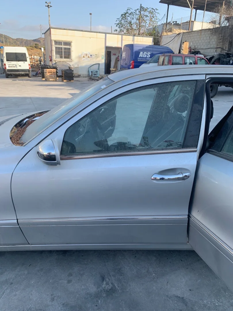 Foto de PUERTA DELANTERA IZQUIERDA MERCEDES-BENZ CLASE E (BM 211) BERLINA 2.7 CDI CAT (177 CV / 130 KW) referencia A211720130528