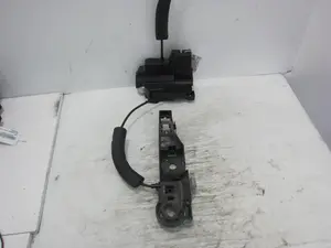Foto de CERRADURA PUERTA TRASERA DERECHA RENAULT LAGUNA III BERLINA 2.0 dCi Diesel CAT (131 CV / 96 KW) referencia 825000001R foto 4