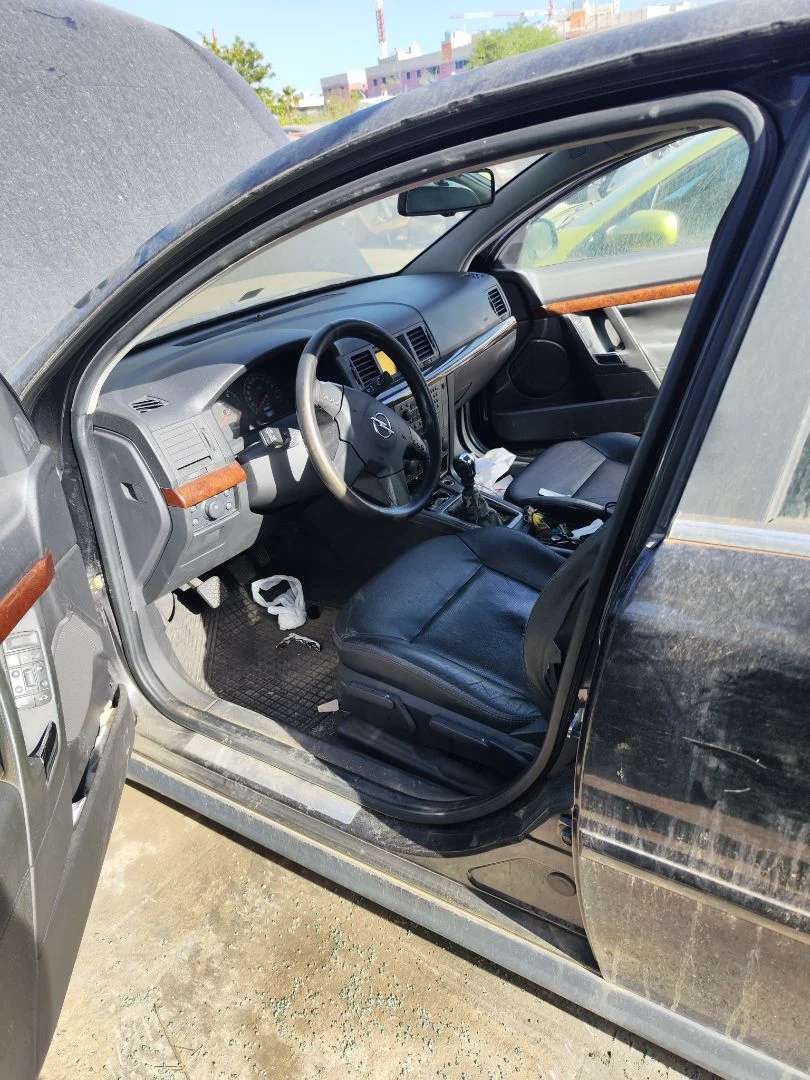 Foto de GOMAS CONTORNO PUERTA OPEL VECTRA C BERLINA 2.2 16V DTI CAT (Y 22 DTR / L50) (125 CV / 92 KW)