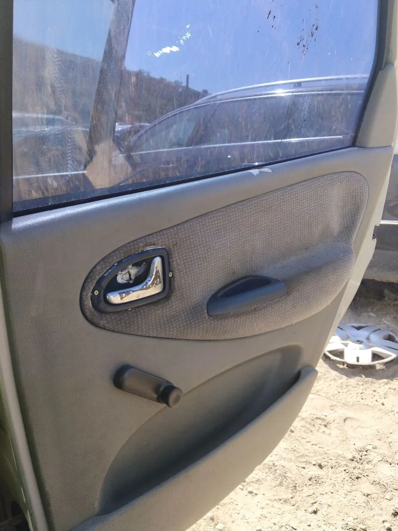 Foto de GUARNECIDO PUERTA TRASERA DERECHA RENAULT SCENIC I (JA...) 1.9 dCi Diesel CAT (102 CV / 75 KW) referencia 7700415963